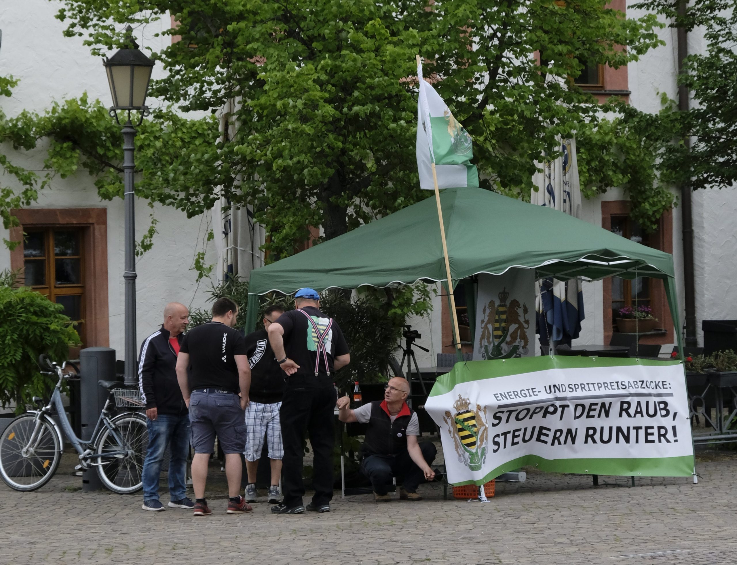 Freie Sachsen beim AfD-Sommerfest in Grimma. Foto: Anton Zirk